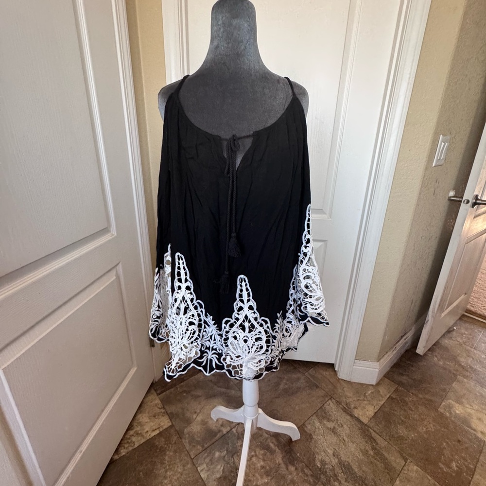 Black and White Lace Trim Cold Shoulder Top